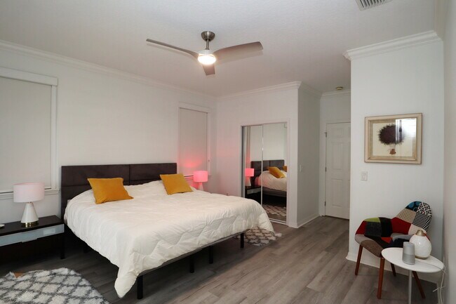 Foto del edificio - 8248 Tivoli Dr