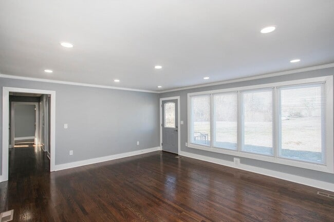 Building Photo - 1111 Westchester Dr