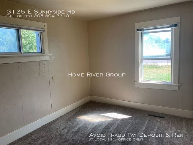 Building Photo - 3125 E Sunnyside Rd