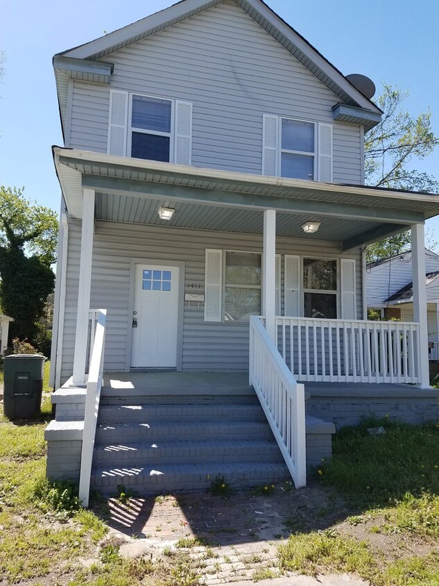 Primary Photo - Spacious 4 BR 3 Bath single family home ne...