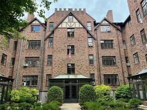 Building Photo - 38-30 Douglaston Pkwy