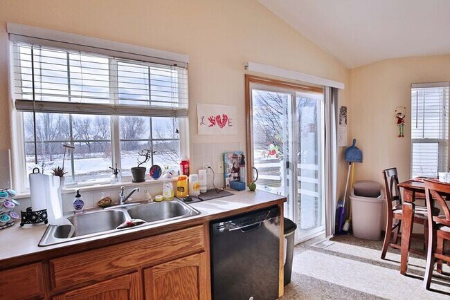 Foto del edificio - 3 Bedroom, 2 Bath Ranch Home with 2 Car Attached Garage in Loveland, CO