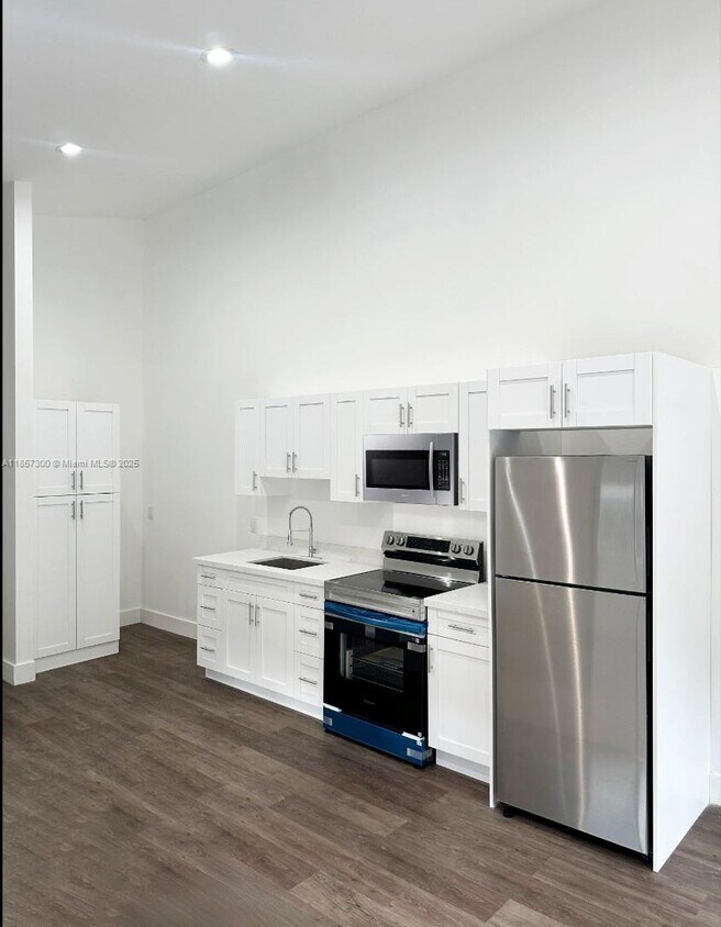 Foto principal - 2126 NW 24th St