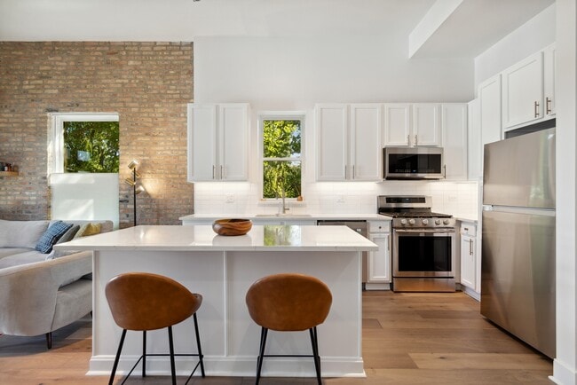 Foto del edificio - 1243 N Wolcott Ave