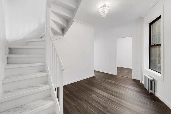Building Photo - 186 Bleecker Street