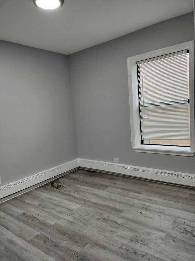 Building Photo - 4611 S Drexel Blvd