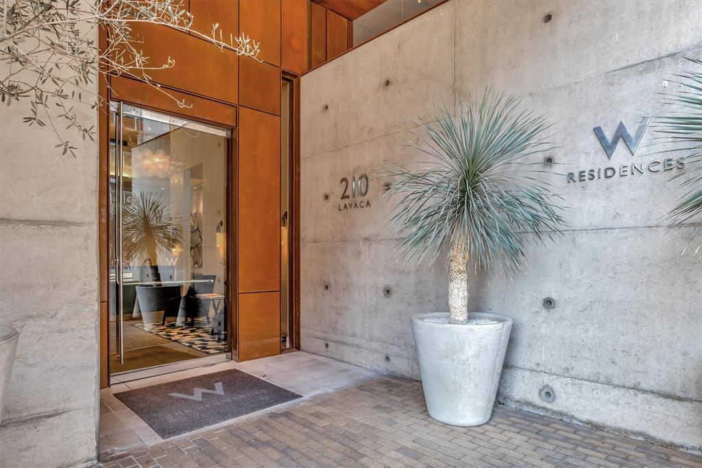 Primary Photo - 210 Lavaca St