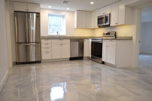 Building Photo - River Pied a Terre