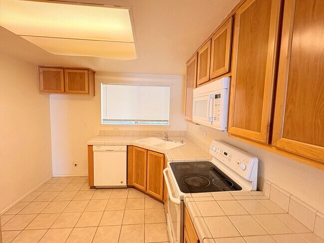 Foto del edificio - 3 bedroom Townhouse in a gated community