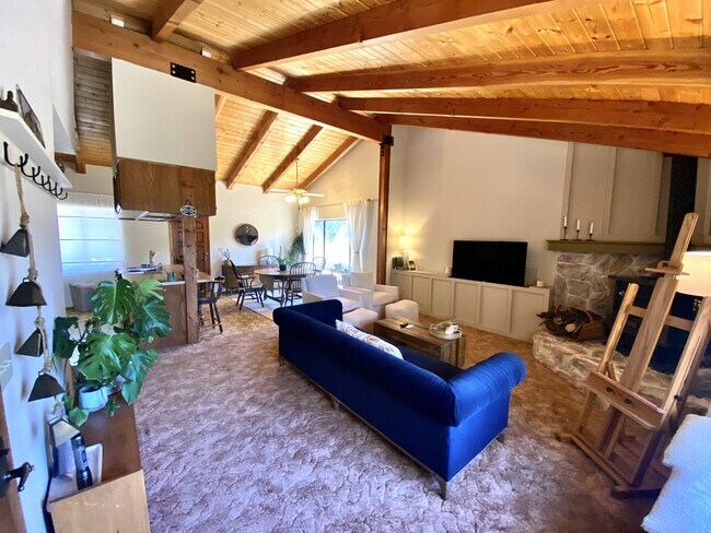 Foto del edificio - 2105 Woodland Dr