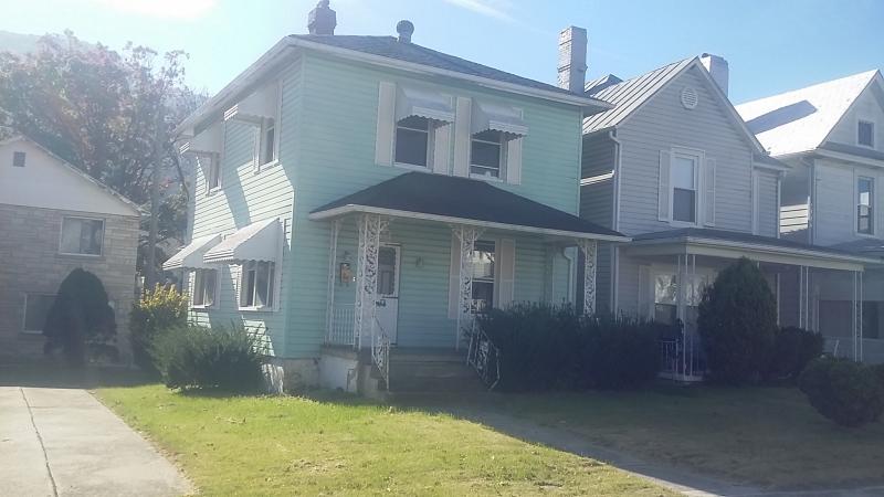 Building Photo - 317 W Ridgeway St