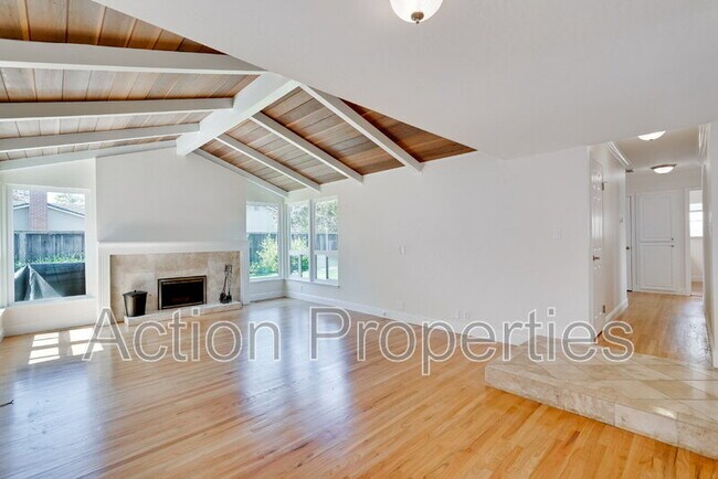 Foto del edificio - 3426 Woodstock Ln