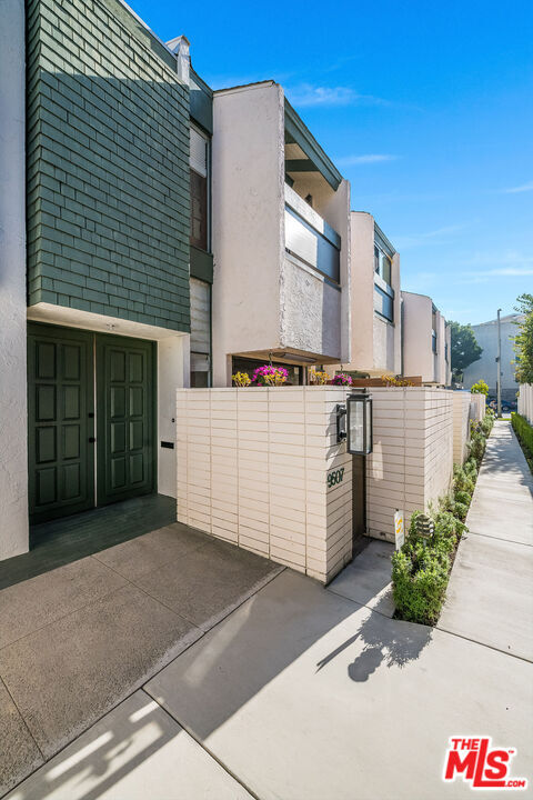 Foto del edificio - 9507 W Olympic Blvd