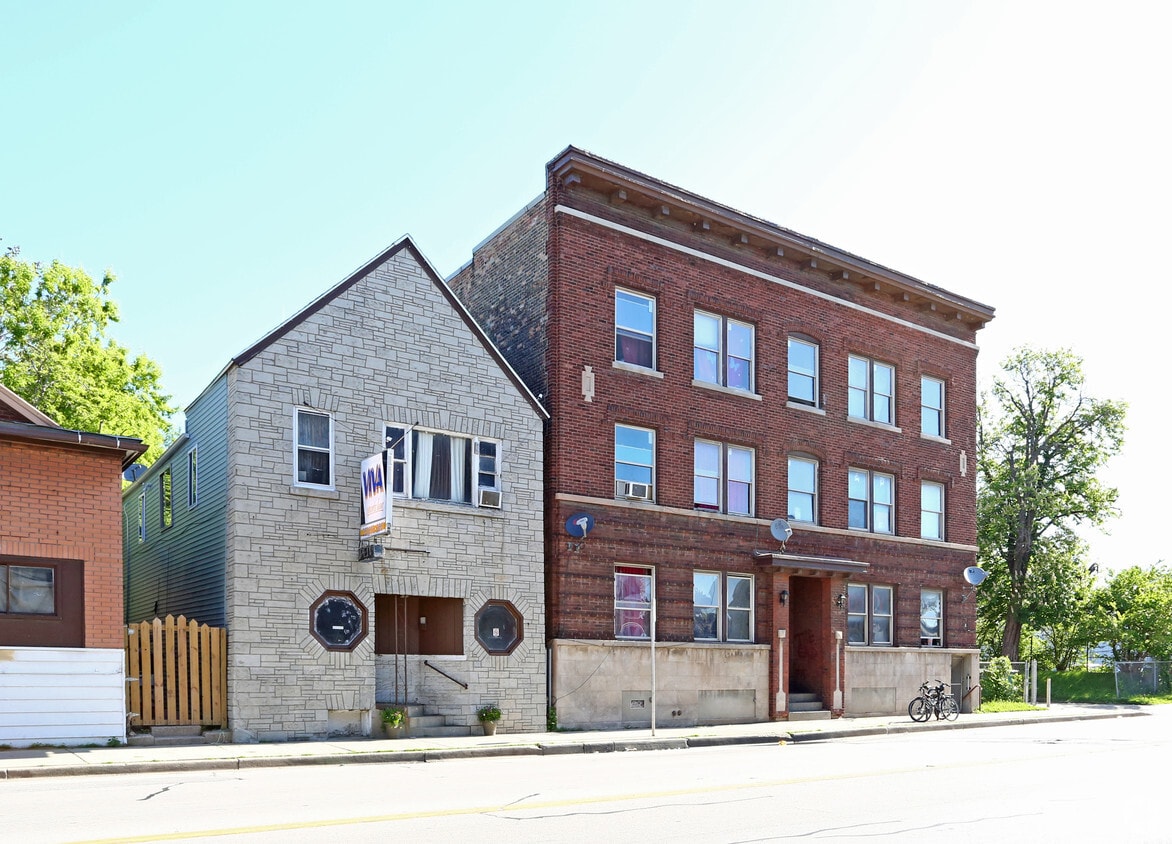 Building Photo - 1222 W National Ave