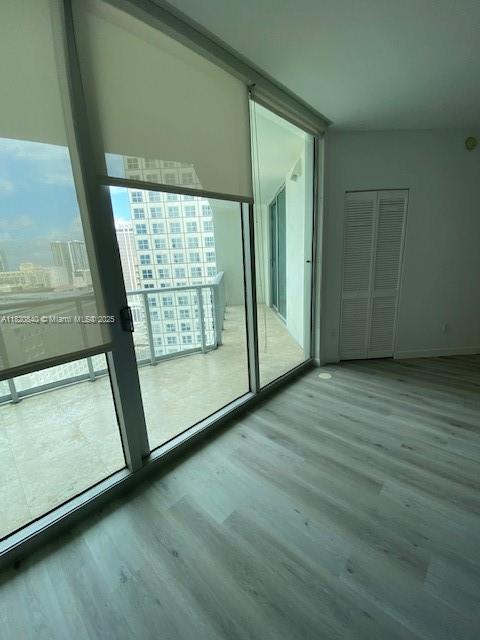 Foto del edificio - 300 S Biscayne Blvd