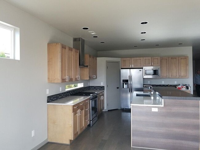 Building Photo - 306 E Chason Ave