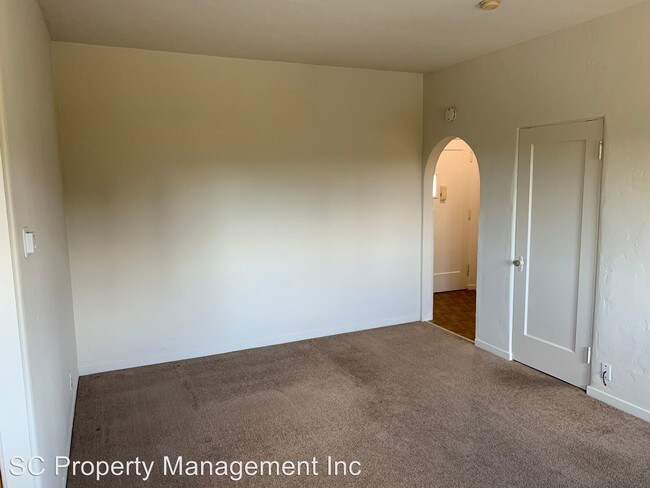 Foto del edificio - 681 Rollins Rd