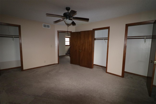 Building Photo - 413 S Kiowa Ct
