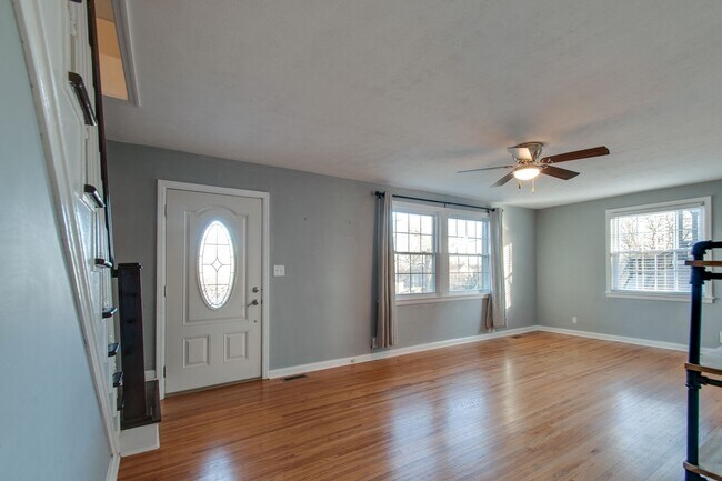 Foto del edificio - 1704 Sherwood Ln