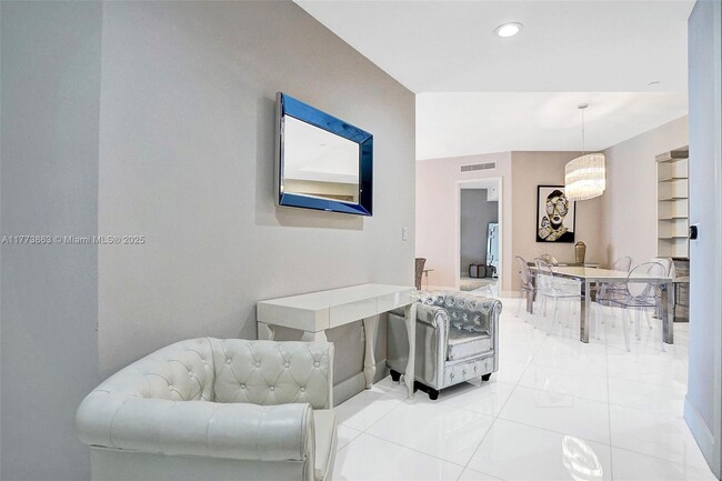 Building Photo - 16001 Collins Ave