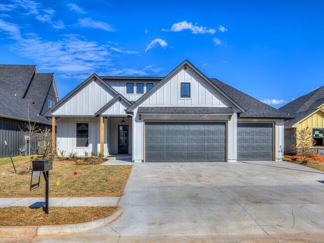 Building Photo - Newer Beautiful home in East Edmond + 4 Be...