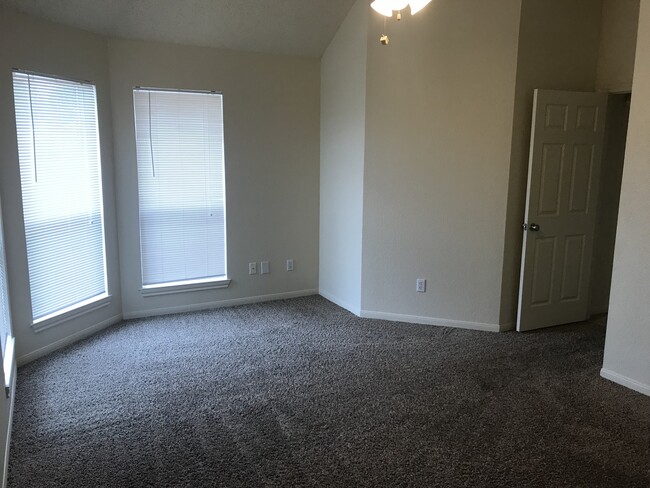 Building Photo - Single Family Home *LEASING SPECIAL AVAILA...