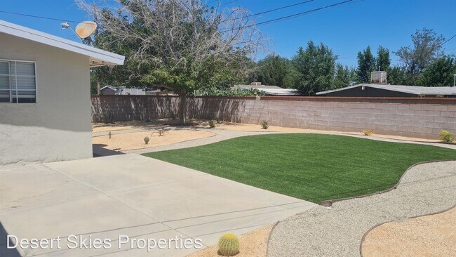 Building Photo - 4 br, 2 bath House - 2025 W Newgrove St