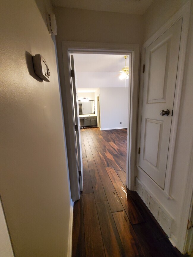 Building Photo - 7344 Appling Ridge Dr