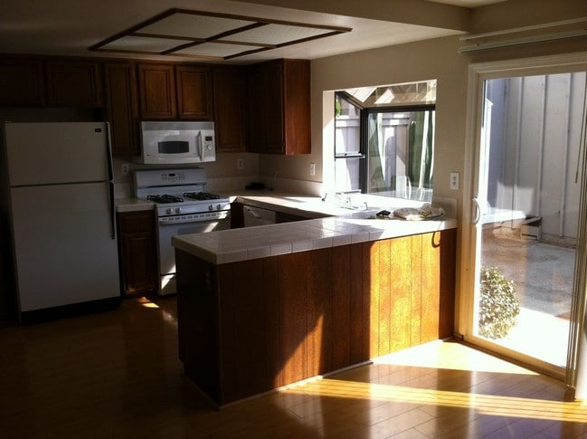 Building Photo - 321 Spinnaker Way