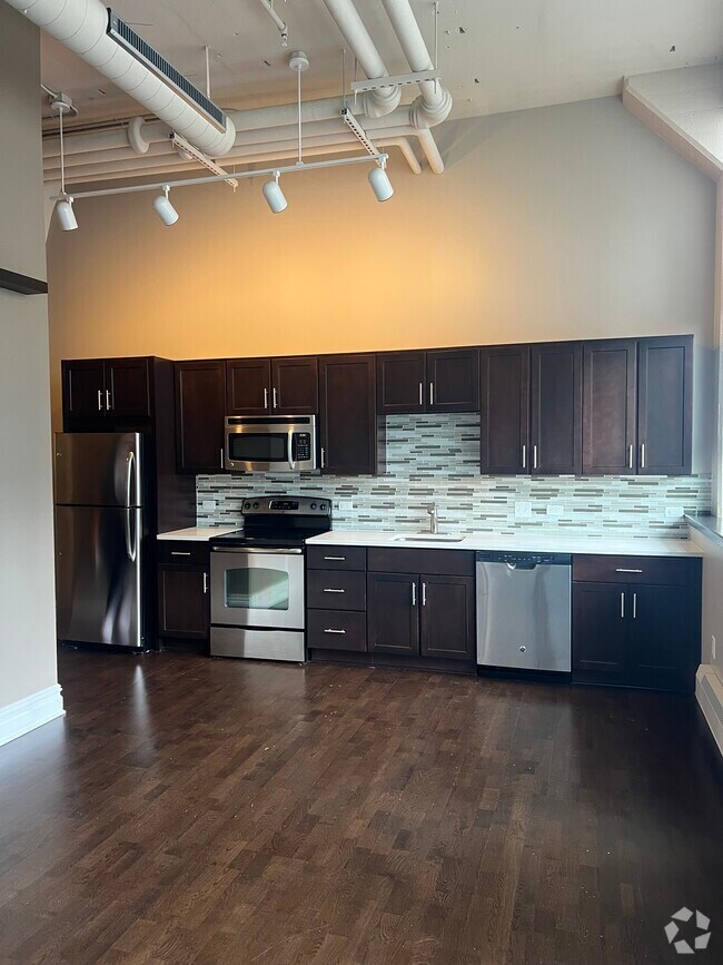 Apartments For Rent in Snyder, NY with High Ceilings 1 Rentals