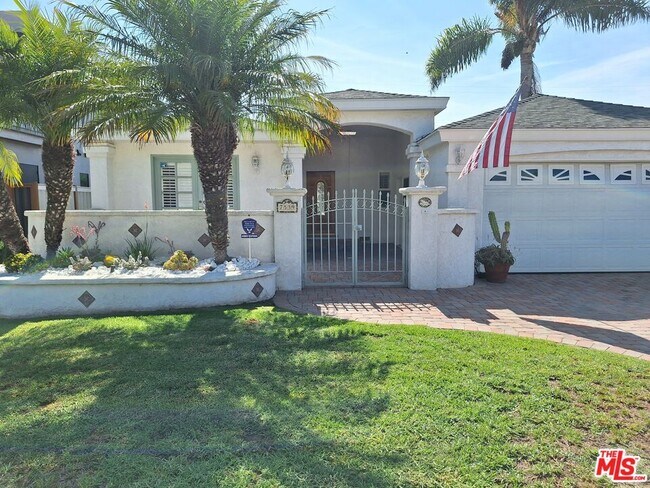 Foto del edificio - 7539 Denrock Ave
