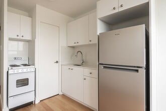 Building Photo - 730 St Clarens Ave