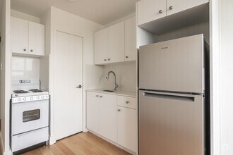Building Photo - 730 St Clarens Ave