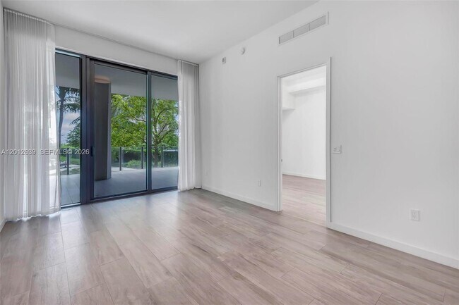 Foto del edificio - 2831 S Bayshore Dr