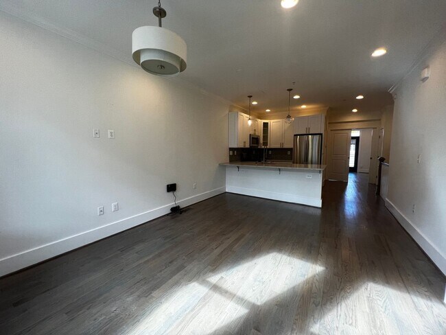Foto del edificio - Stunning 3 BR/3 BA Townhome in Columbia He...