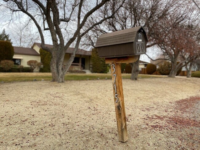 Foto del edificio - Beautiful Home in Old Southwest Reno w/Large Backyard