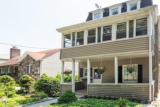 Building Photo - 174 Parkview Ave