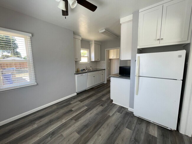 Foto del edificio - Charming Southside Home on Huge Lot!