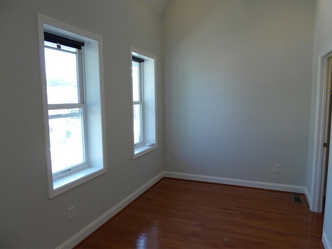 Building Photo - 1712 Montello Ave NE