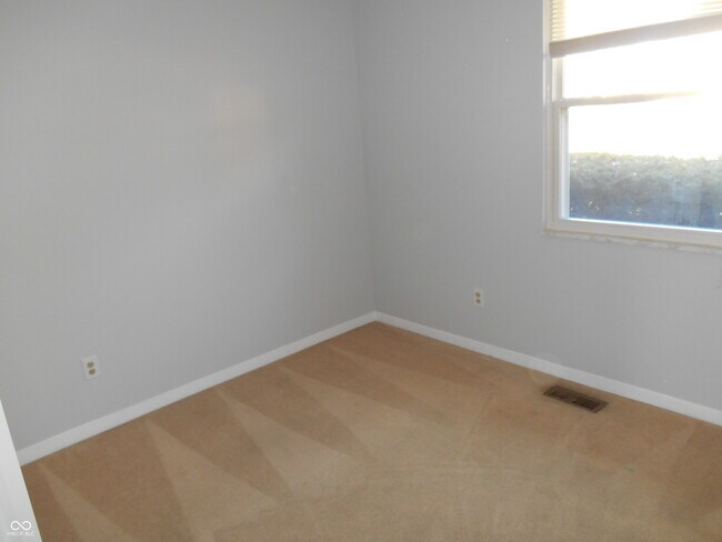 Foto del edificio - 5625 Lakeland Dr