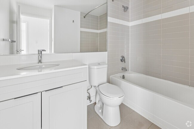 1BR, 1BA - 678SF - Bathroom - 545 547 & 565 Belmont Avenue W