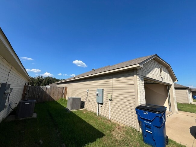Building Photo - 103 JO Pk Ln