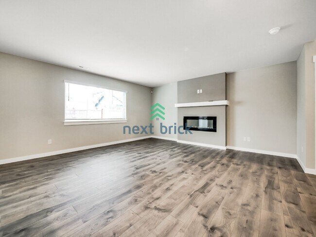 Foto del edificio - 4 Bed and 2.5 Bath Single-family Home is Available for Rent!
