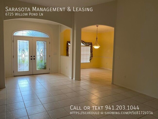 Building Photo - Updated 3 Bedroom 2 Bath Split Plan home i...