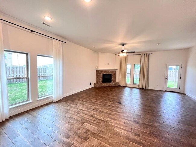 Foto del edificio - 2440 Cameo Ln