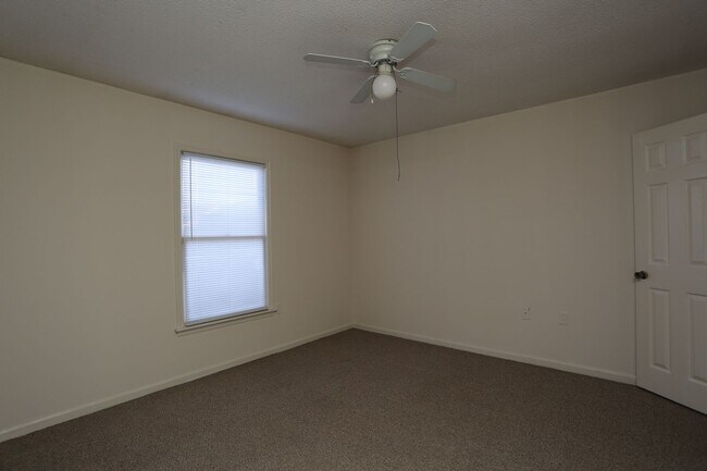 Building Photo - 140 Lanier Dr