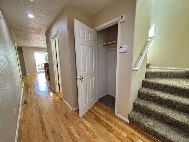Building Photo - Updated 3 Bedroom Home in Beaverton!