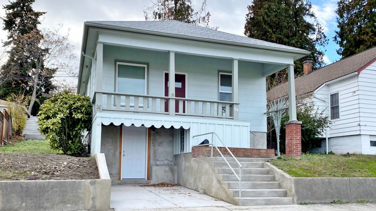 Primary Photo - Cute Remodeled 2/1