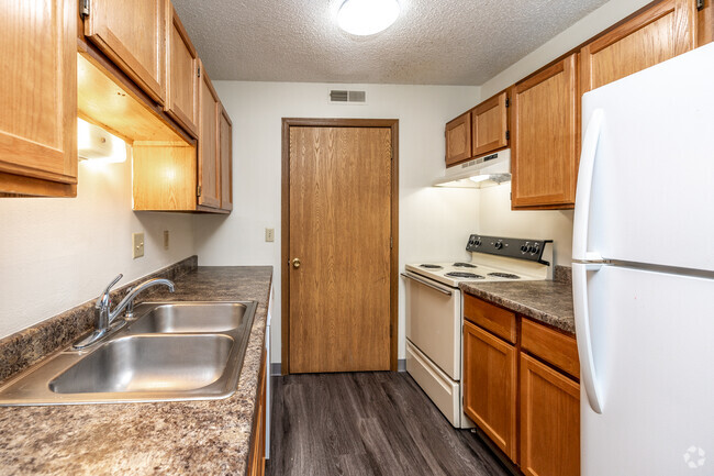 2BR, 1BA - 900 SF - Raintree Apartments