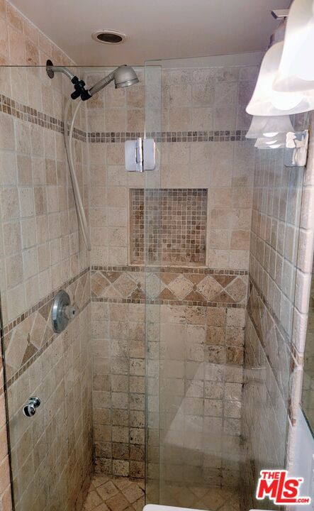 Foto del edificio - 115 Breeze Ave